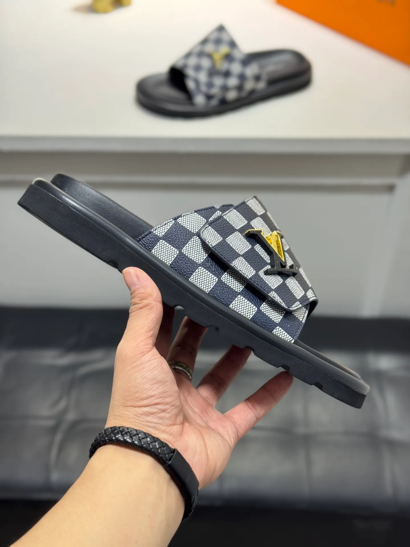 Men's Men's Shoes💰360 [New Style]🦇🦇Top Original [Louis Vuitton] Slippers for Couples👫Spring and Summer Style🎯🎯As an active family in the fashion industry ⭐ Lv takes bold innovation as its true nature ⚡Fabric and floral with hardware🔥Clean and neat ⚡Fashionable and elegant🌹Multiple colors available Size: 36-44 (45. Customized
